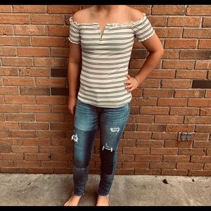 Off the shoulder V-neck shirt